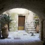 公共交通機関では行きづらい場所へも車でご案内